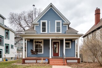 Building Photo - Gorgeous Uptown 4-bed 2-bath Single-Family House w/ Garage + Fenced-In Yard