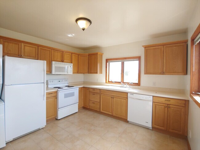 Building Photo - 8890 Cusker Ln