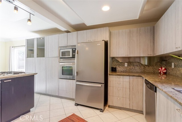 Building Photo - 19026 Keswick St