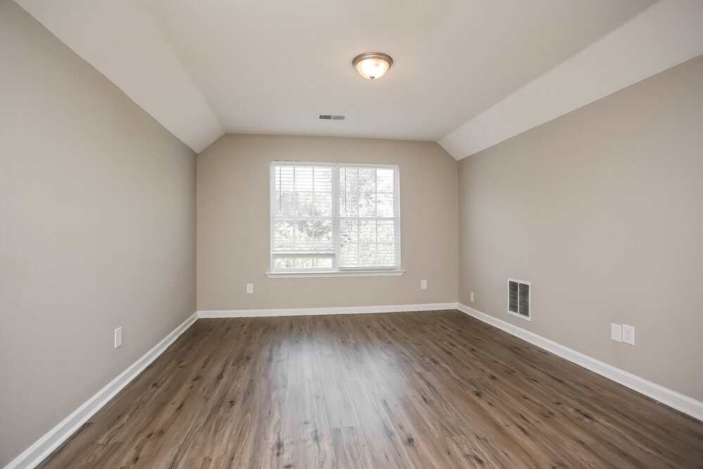 Building Photo - 9864 White Poplar Dr