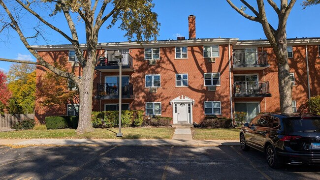 Building Photo - 801 E Miner St