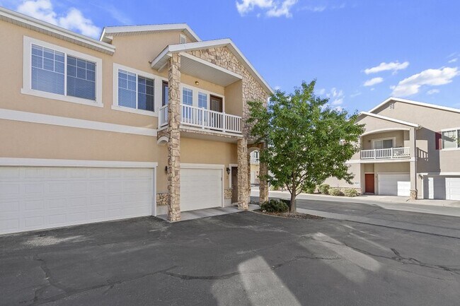 Building Photo - 1061 Canyon Meadow Dr