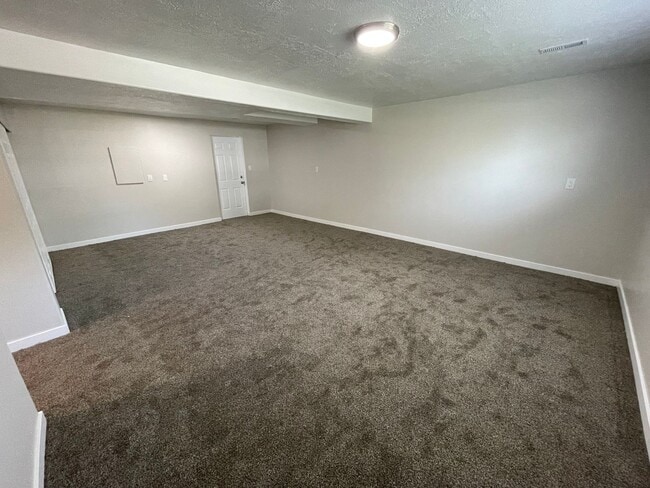 Building Photo - Beautiful 4 Bed 2 Bath House in Taylorsville!