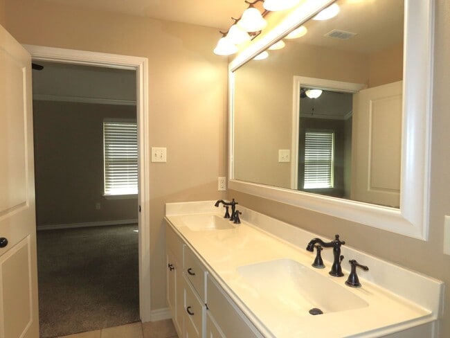 Building Photo - Coming Soon!! Lindale, Gorgeous 4 Bedroom, 2 Bath Home!
