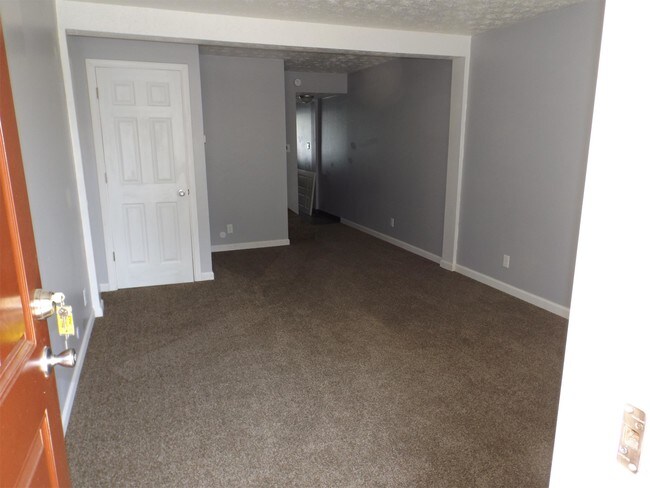 Building Photo - 860 N Lincoln St