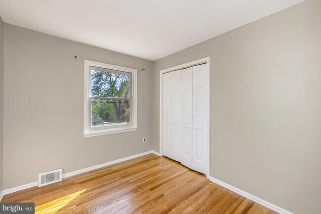 Building Photo - 60 Paul Cir