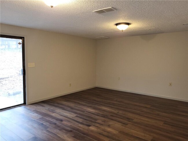 Building Photo - 2571 Rocky Springs Dr NE