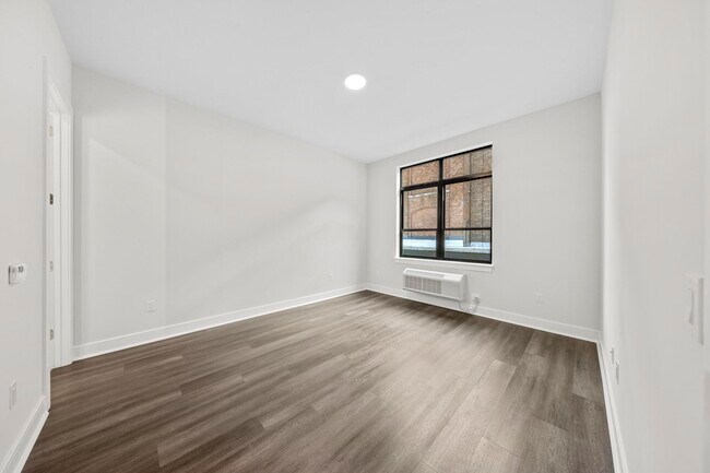 Building Photo - 121 34th St