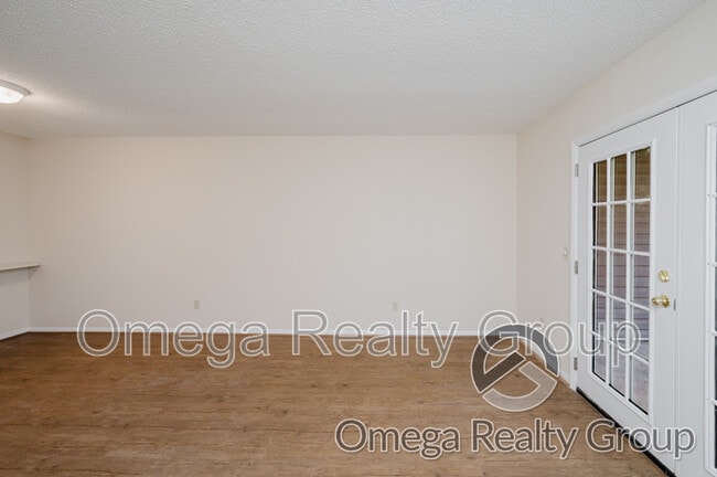 Building Photo - 1600 14th Ave E