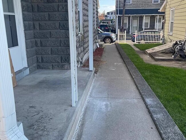 Building Photo - 47 W 17th St