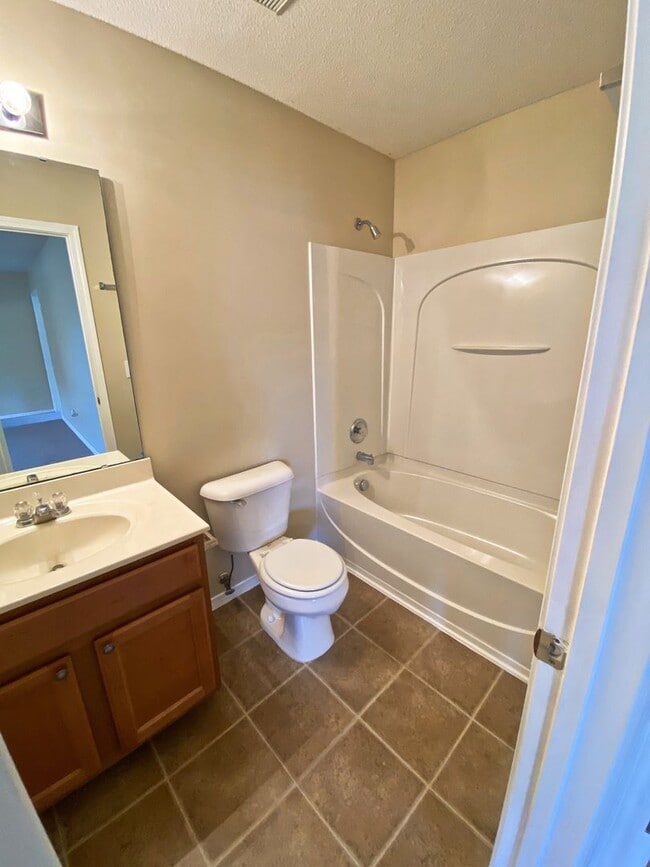 Building Photo - LOCATION IS KEY!!  4 Bedroom House in the ...