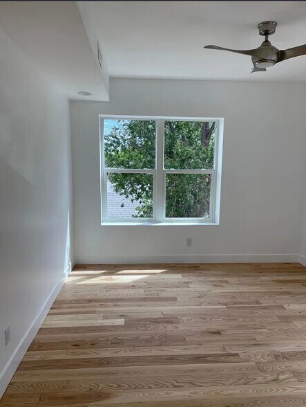 Building Photo - 918 13th St