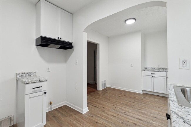 Building Photo - $1300 3 bedroom bungalow