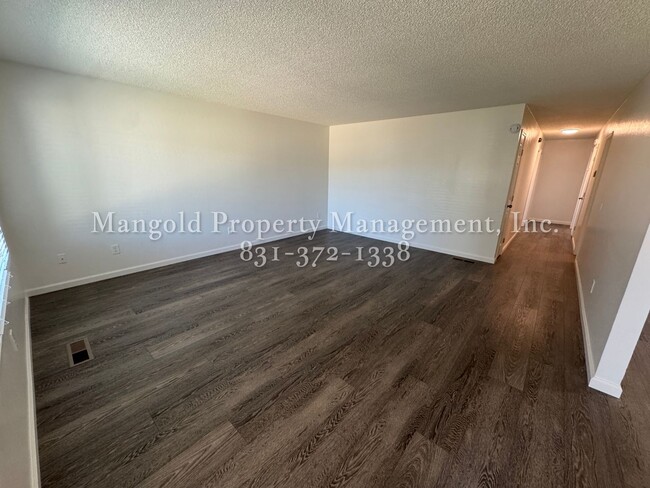 Building Photo - Beautifully Updated 3-Bedroom Home with Sp...