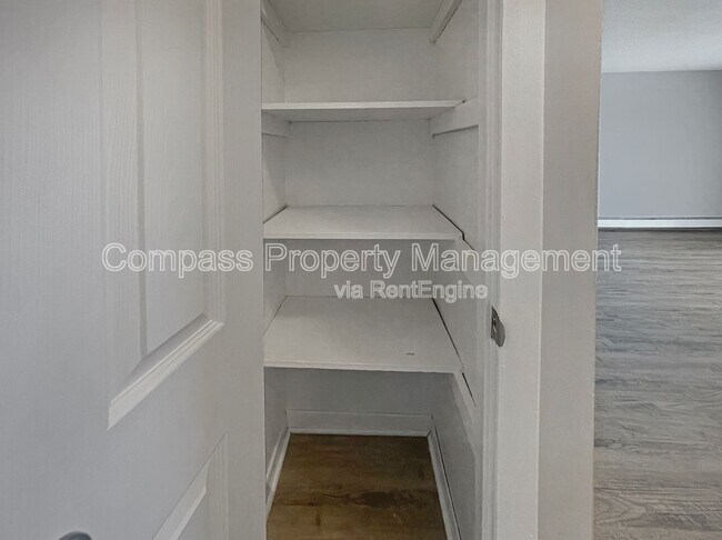 Building Photo - 2422 36th St SW