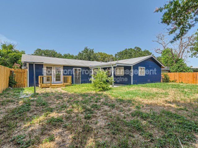 Building Photo - 7422 Stonehouse Dr