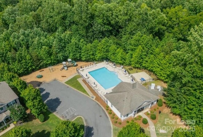 Building Photo - 5829 Dinsmore Ln