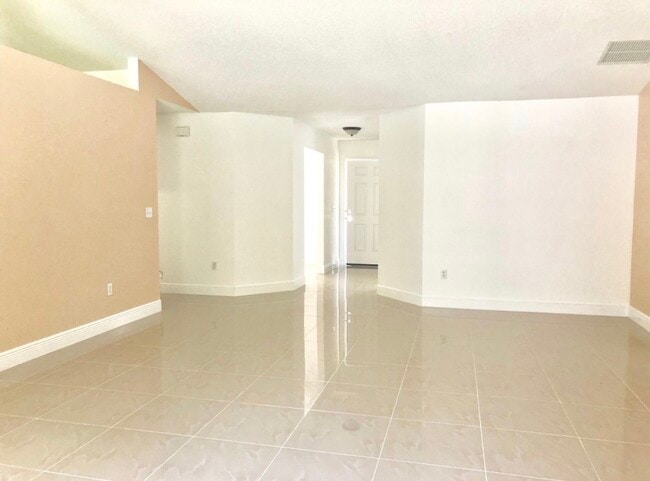 Building Photo - 1241 SW Melrose Ave