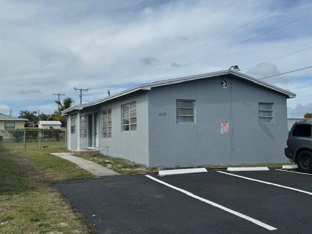 Building Photo - 1015 Avenue I