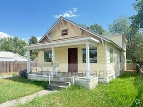 Building Photo - Charming 4 Bed / 2 Bath Home with Vintage ...