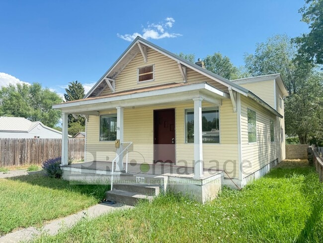 Primary Photo - Charming 4 Bed / 2 Bath Home with Vintage ...
