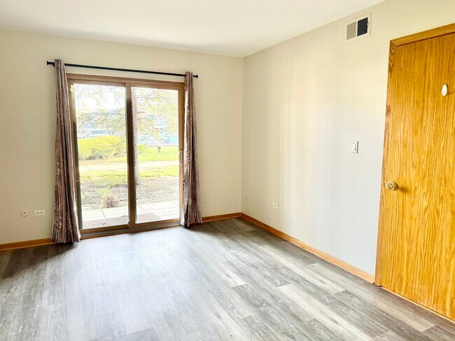 Building Photo - 6156 Knoll Way Dr