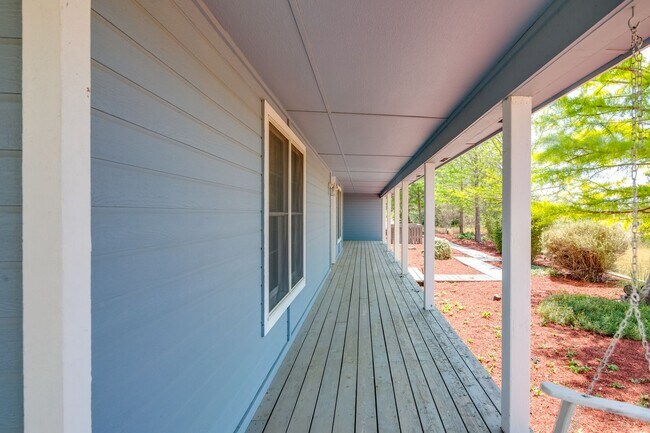 Building Photo - 3 Bedroom Farm House For Rent