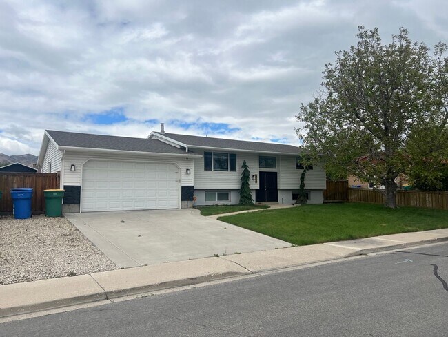 Building Photo - 424 W 1700 N