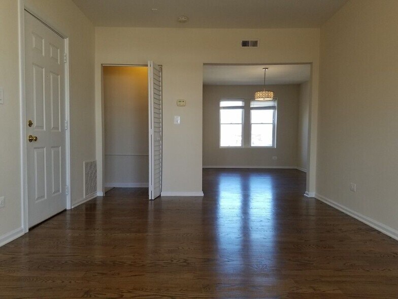 Building Photo - 1501 N Kolin Ave