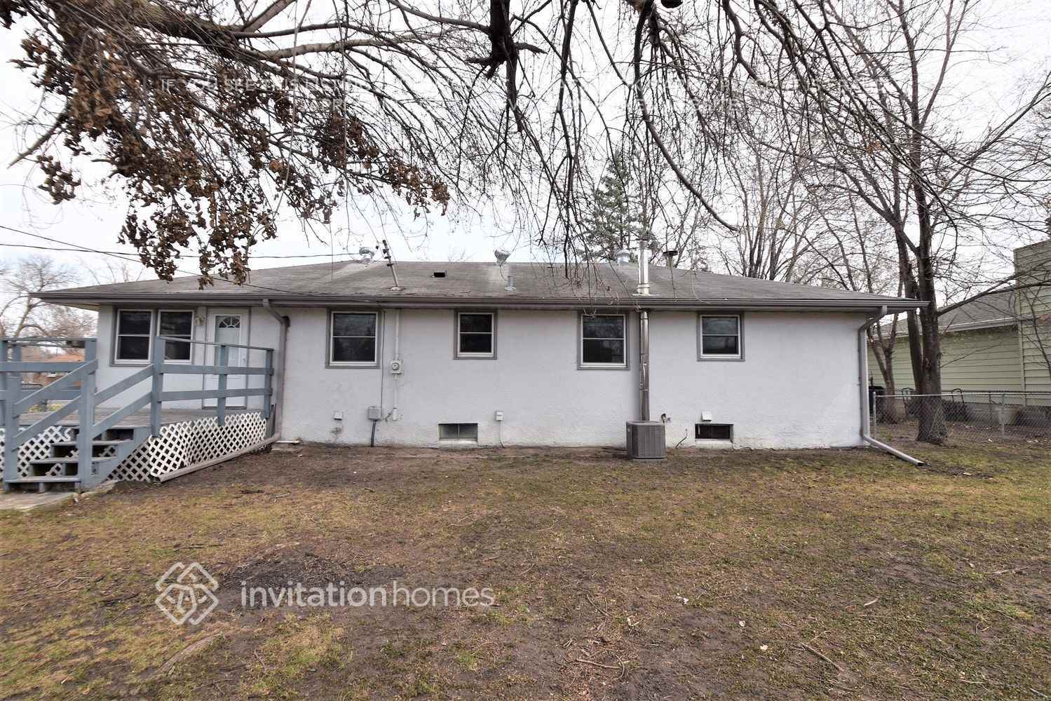 Building Photo - 7141 Newton Ave N