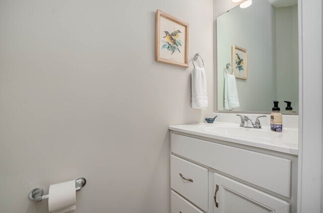 Building Photo - 950 Southline Dr
