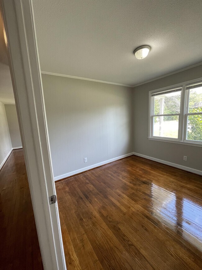 Building Photo - 913 Wateree Blvd