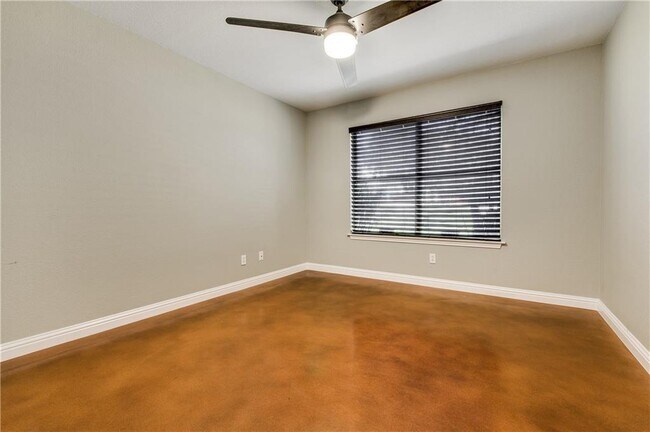 Building Photo - 1302 River Ridge Dr