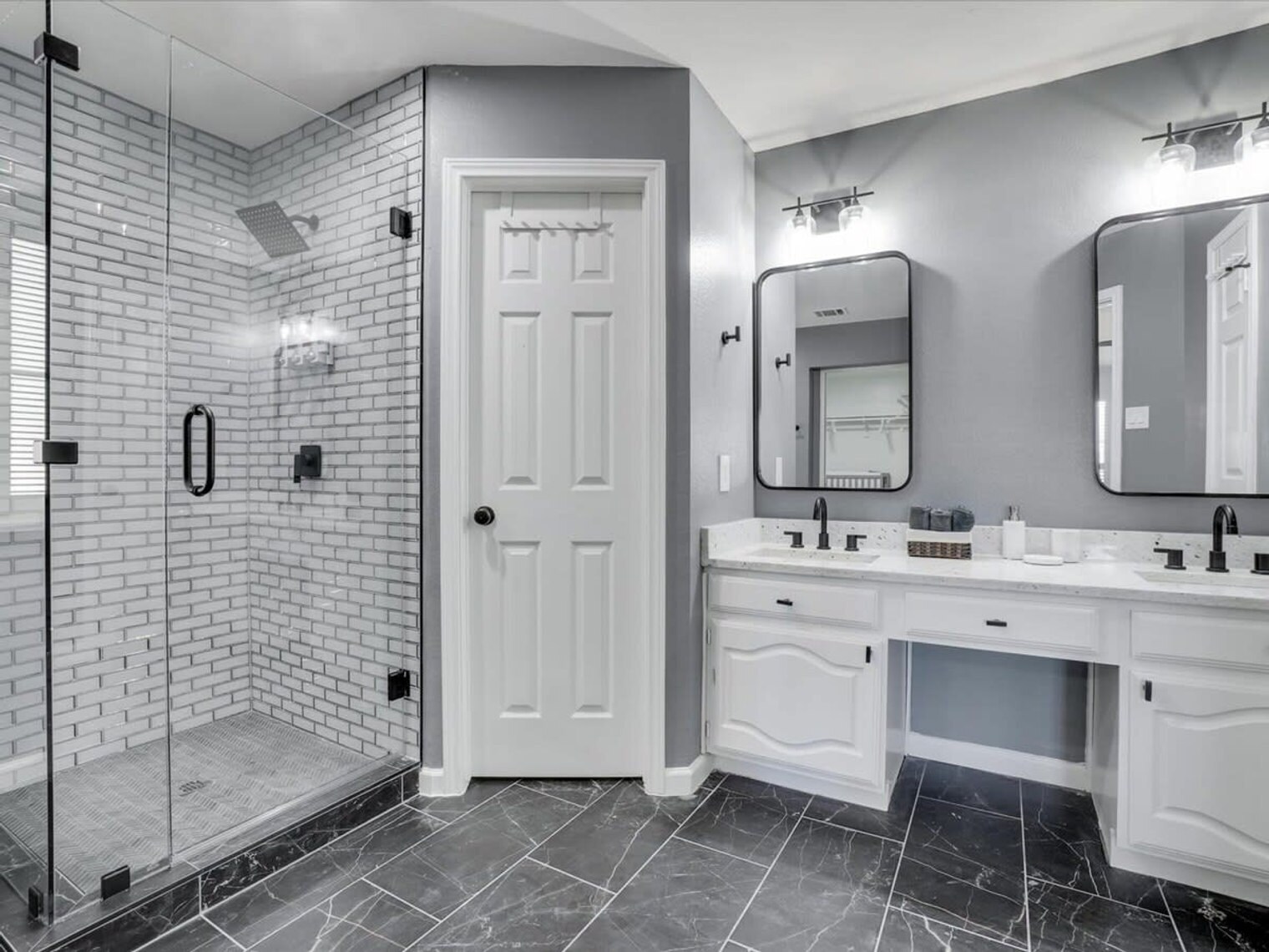 Building Photo - 922 Blackstone Dr