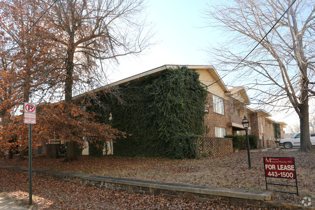 Building Photo - Oakwood Place