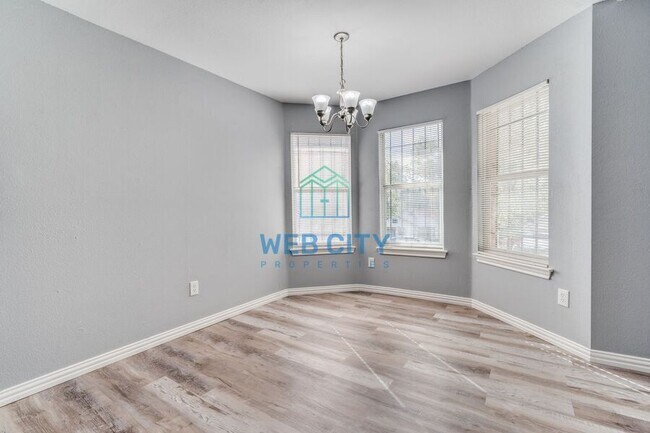 Building Photo - 2525 Lyola St