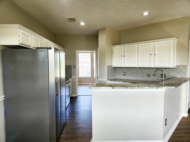 Building Photo - 2412 N Mission Cir