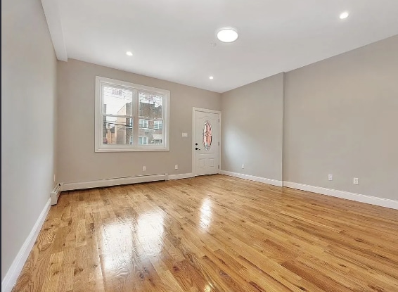 Building Photo - 197 E 55th St