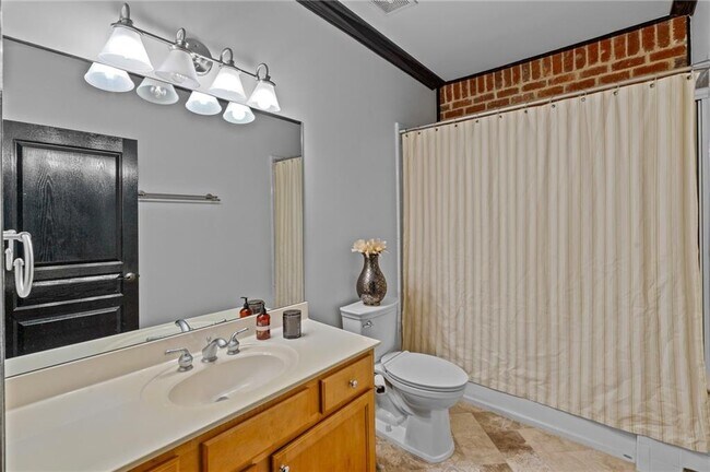 Building Photo - 5512 Glenridge Dr