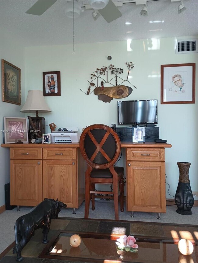 Building Photo - 1000 St Charles Pl