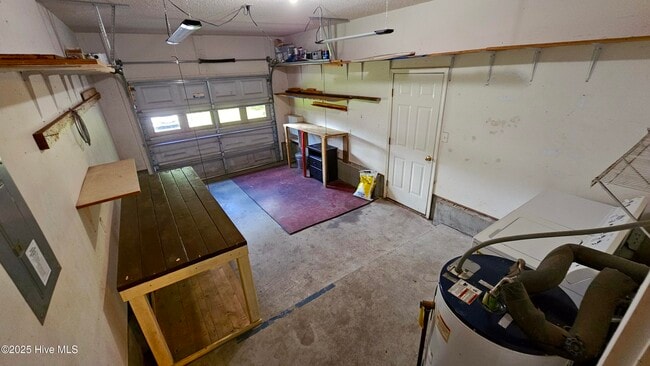 Building Photo - 830 Wood Creek Dr