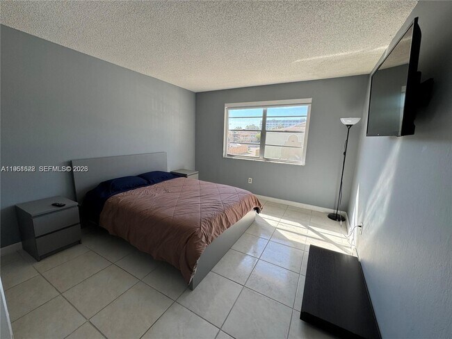 Building Photo - 4350 NW 79th Ave