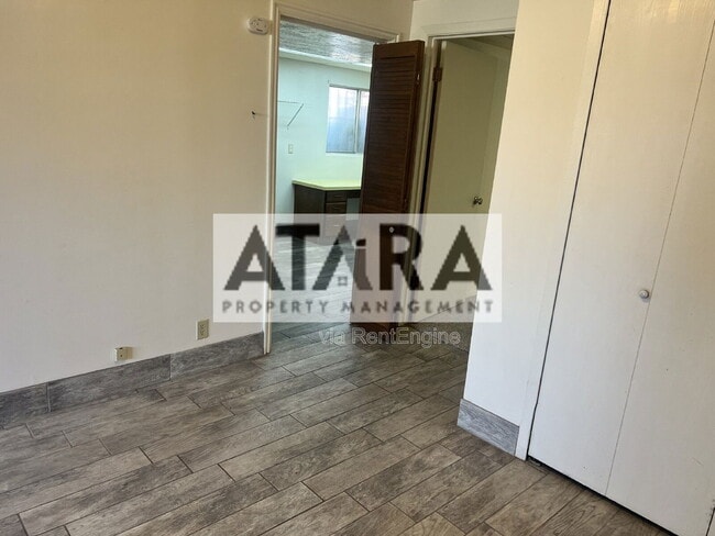 Building Photo - 270 Country Club Dr