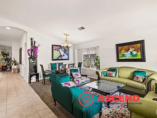 Building Photo - Stunning 4 Bedroom Home Off Brimhall Rd!