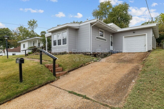 Building Photo - 1821 Korando Ave