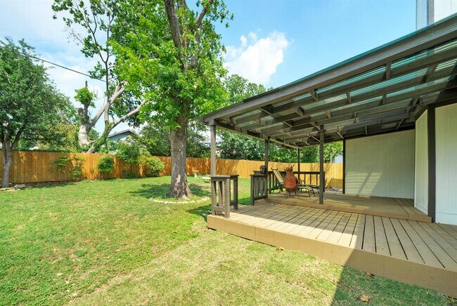 Building Photo - 2214 Big Hollow Dr