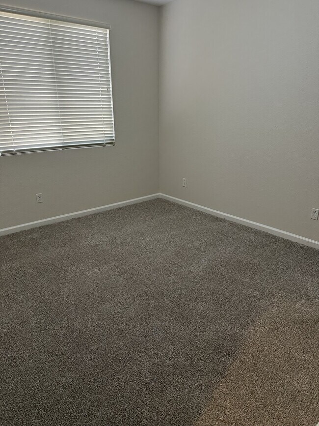 Building Photo - 1720 Iron Mountain Dr