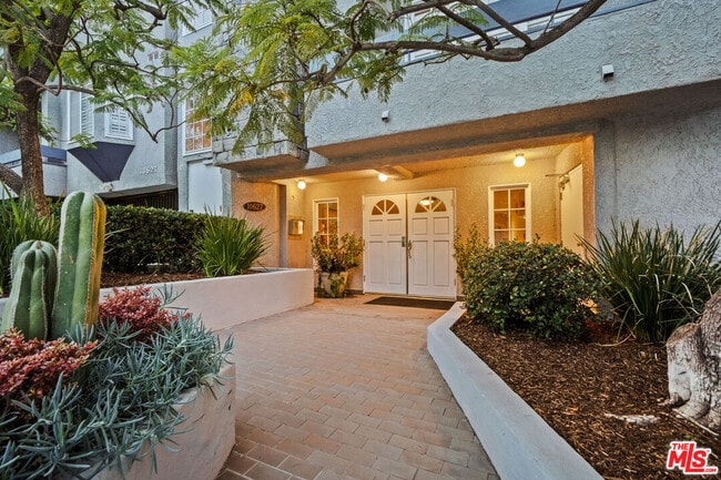 Building Photo - 10627 Ashton Ave