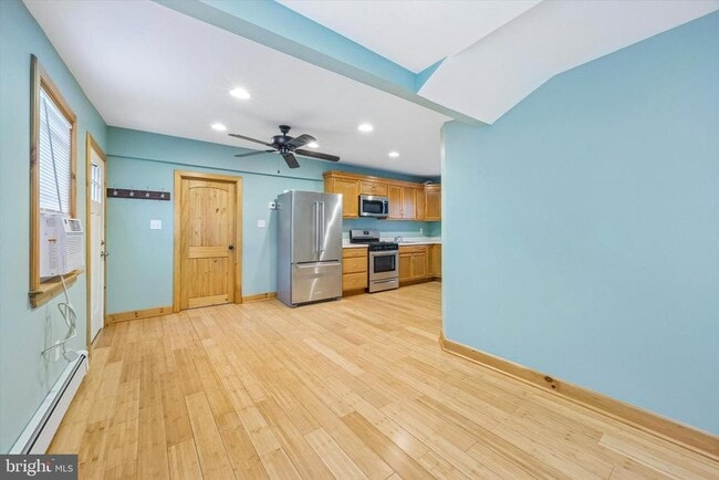 Building Photo - 707 Forrest St