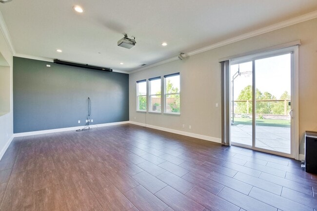 Building Photo - Gorgeous and Very Spacious Home - 3BR 2.5 BA in  San Jose - This is a MUST SEE!!!